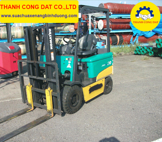 Xe nâng điện ngồi lái KOMATSU FB20EX-11