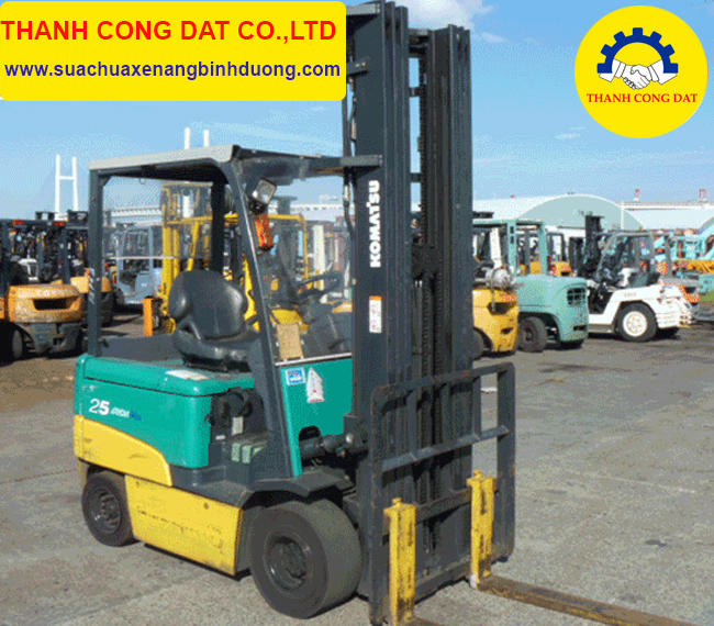 Xe nâng điện ngồi lái KOMATSU FB25EX-11