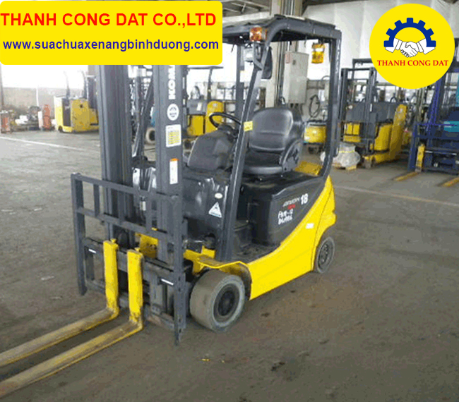 Xe nâng điện ngồi lái KOMATSU FB18-12