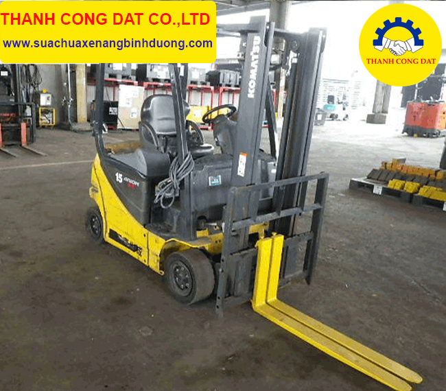 Xe nâng điện ngồi lái KOMATSU FB15-12