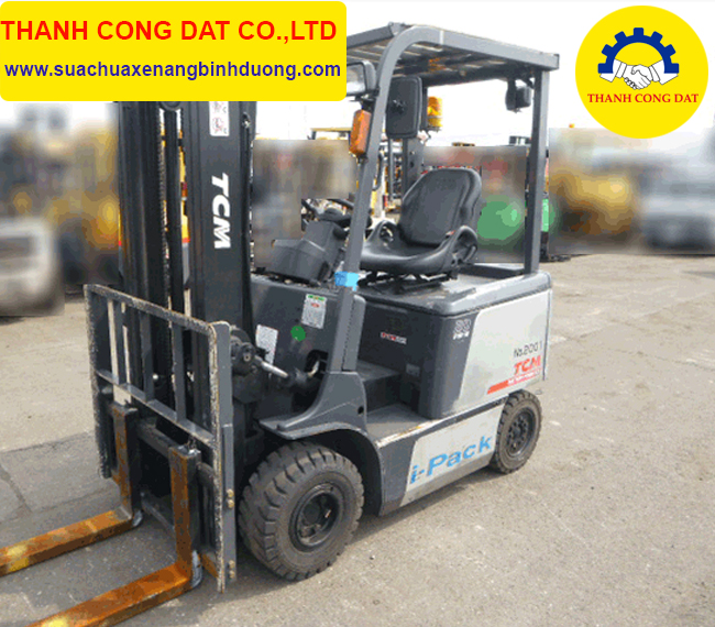 Xe nâng điện ngồi lái TCM FB20-7