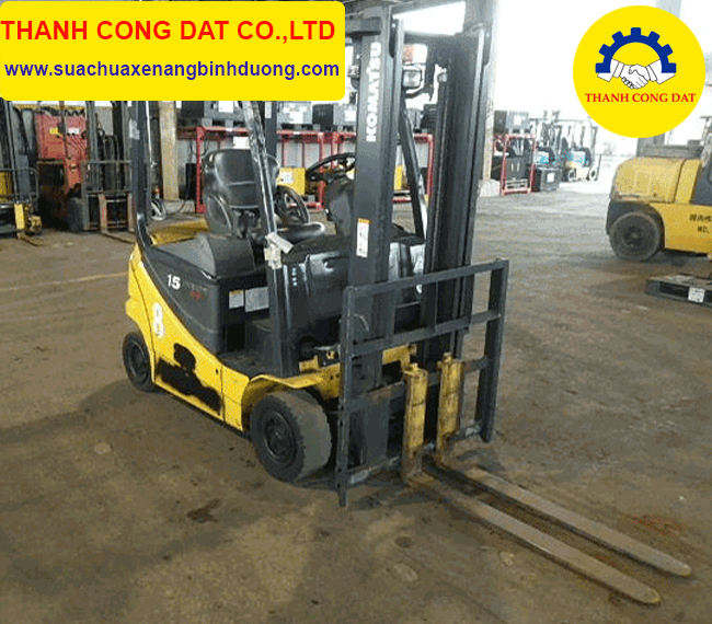 Xe nâng điện ngồi lái KOMATSU FB15-12